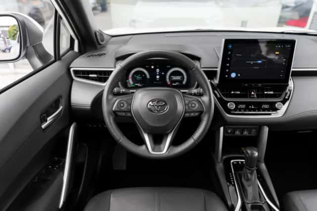 Toyota Corolla Cross (2024) thumbnail 5