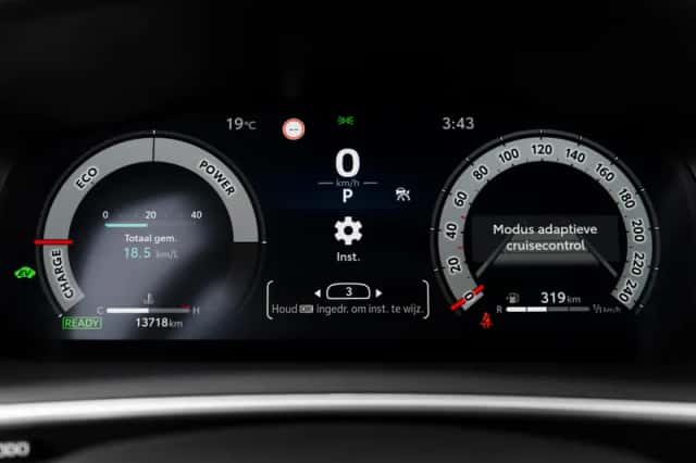 Toyota Corolla Cross (2024) thumbnail 6