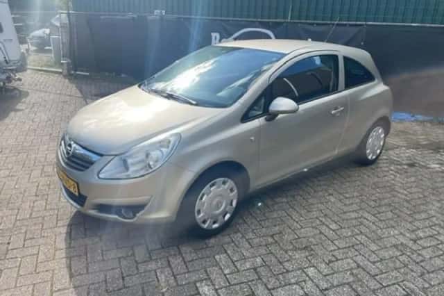 Opel Corsa (2010) thumbnail 2