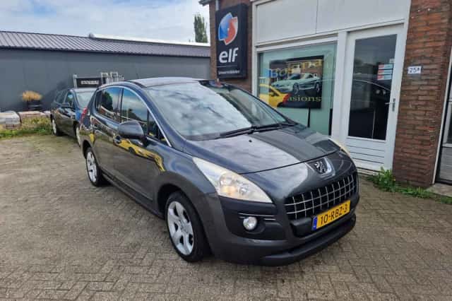 Peugeot 3008 (2011) thumbnail 2