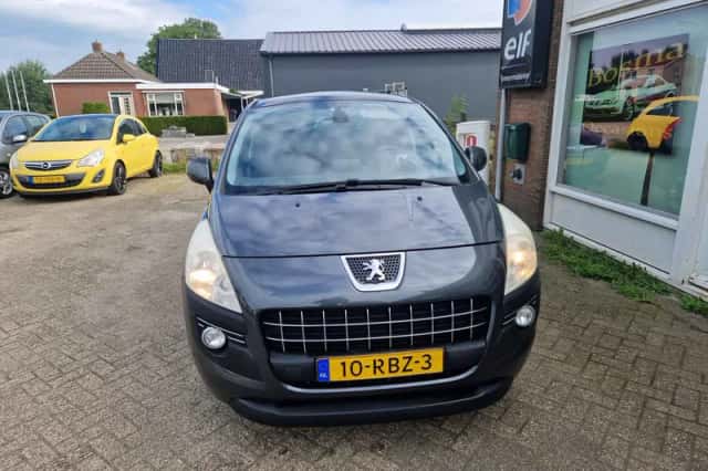 Peugeot 3008 (2011) thumbnail 4