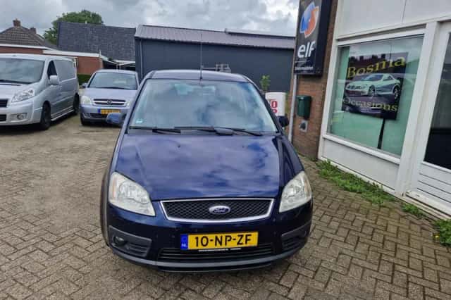Ford Focus (2004) thumbnail 4