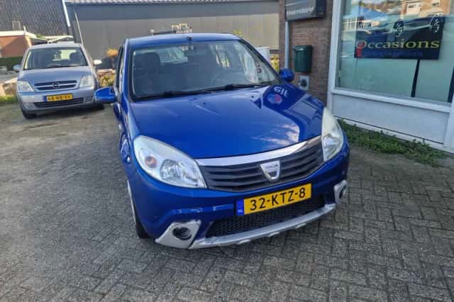 Dacia Sandero (2010) thumbnail 2