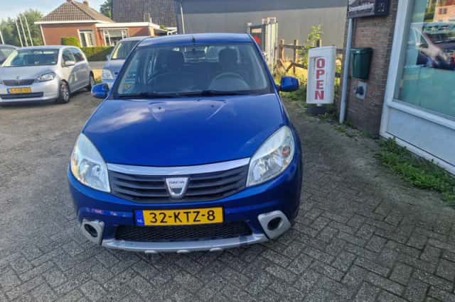 Dacia Sandero (2010) thumbnail 3