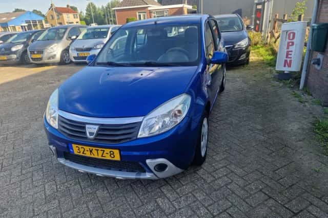 Dacia Sandero (2010) thumbnail 4
