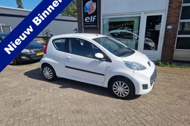 Peugeot 107 (2011) thumbnail 1