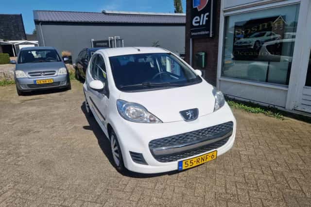 Peugeot 107 (2011) thumbnail 2