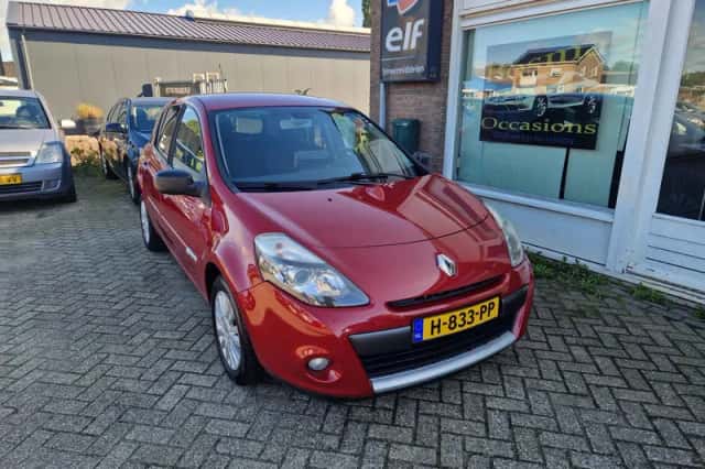 Renault Clio (2011) thumbnail 2