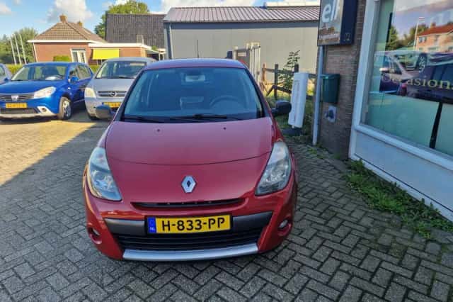 Renault Clio (2011) thumbnail 4
