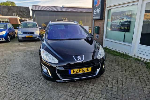 Peugeot 308 (2011) thumbnail 4