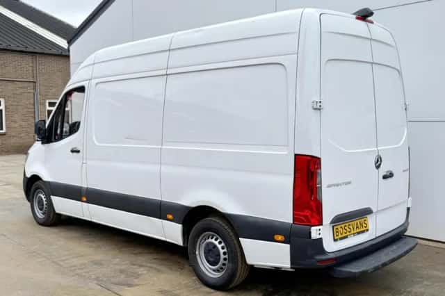 Mercedes-Benz Sprinter (2021) thumbnail 2