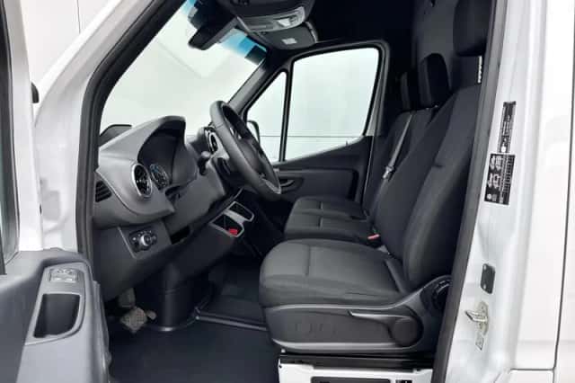 Mercedes-Benz eSprinter (2025) thumbnail 6