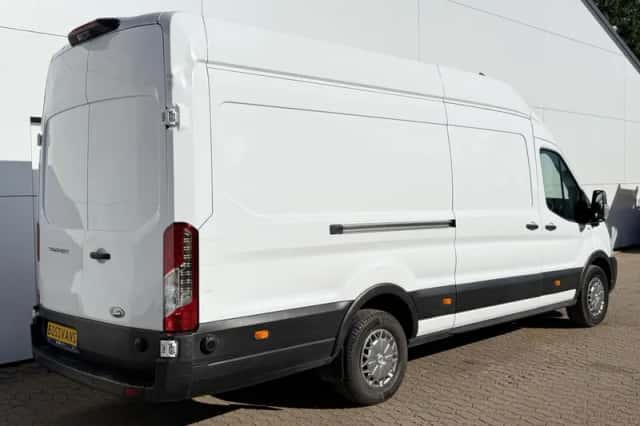 Ford E-Transit (2024) thumbnail 3