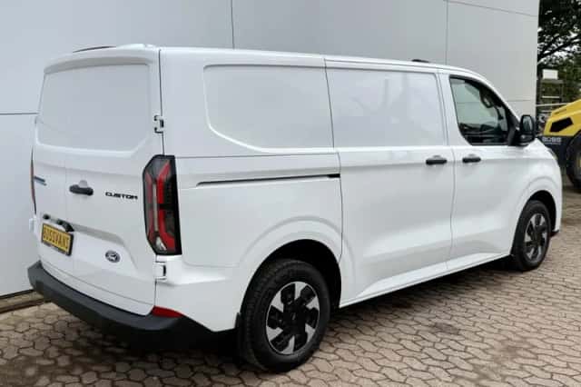 Ford E-Transit Custom (2025) thumbnail 3