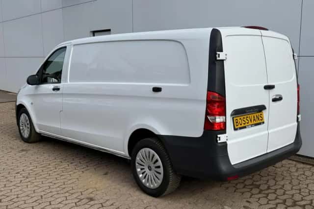 Mercedes-Benz Vito (2022) thumbnail 2