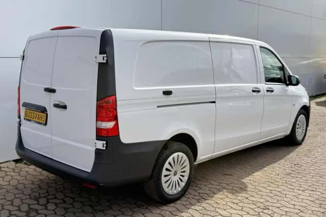 Mercedes-Benz Vito (2022) thumbnail 3
