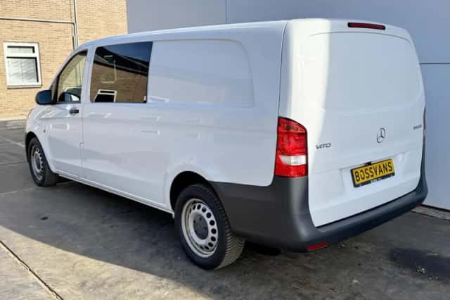 Mercedes-Benz Vito (2022) thumbnail 2
