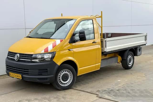 Volkswagen Transporter (2018) thumbnail 1
