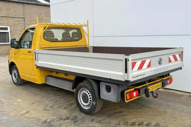 Volkswagen Transporter (2018) thumbnail 2