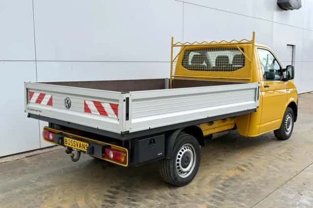Volkswagen Transporter (2018) thumbnail 3