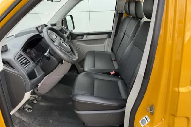 Volkswagen Transporter (2018) thumbnail 6