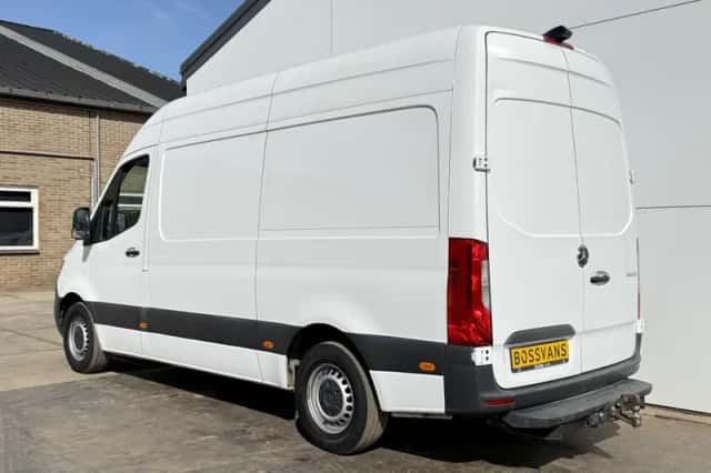Mercedes-Benz Sprinter (2022) thumbnail 2