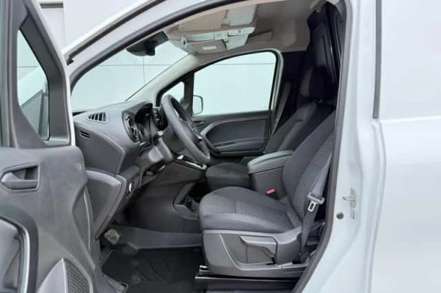 Mercedes-Benz eCitan (2026) thumbnail 6