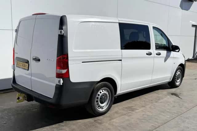 Mercedes-Benz Vito (2022) thumbnail 3