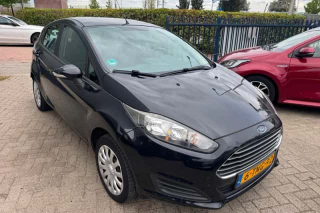 Ford Fiesta (2014) thumbnail 3