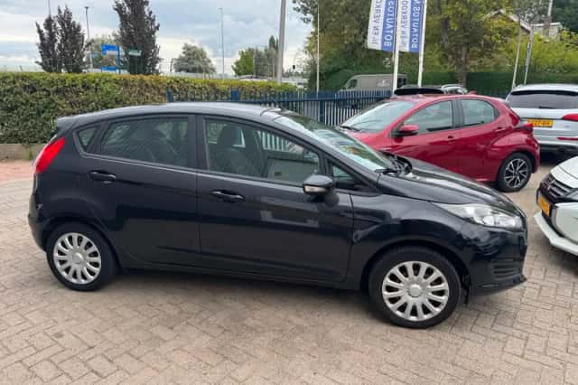 Ford Fiesta (2014) thumbnail 4
