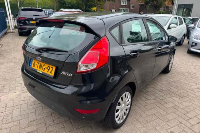 Ford Fiesta (2014) thumbnail 5