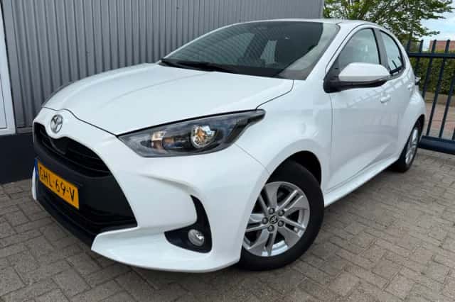 Toyota Yaris (2024) thumbnail 2