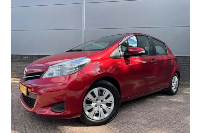 Toyota Yaris (2012) thumbnail 1