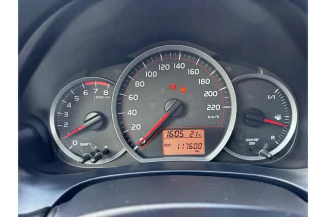 Toyota Yaris (2012) thumbnail 3