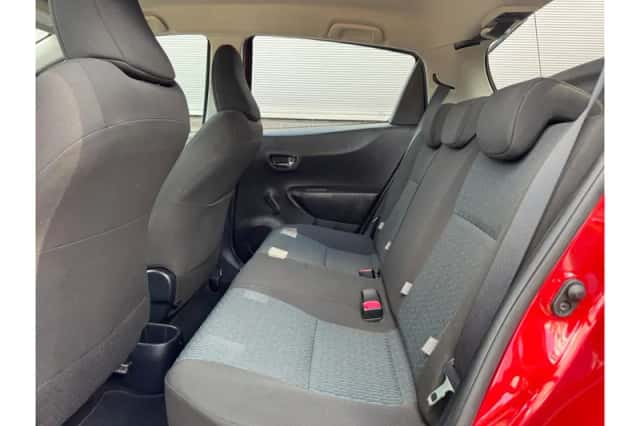 Toyota Yaris (2012) thumbnail 6