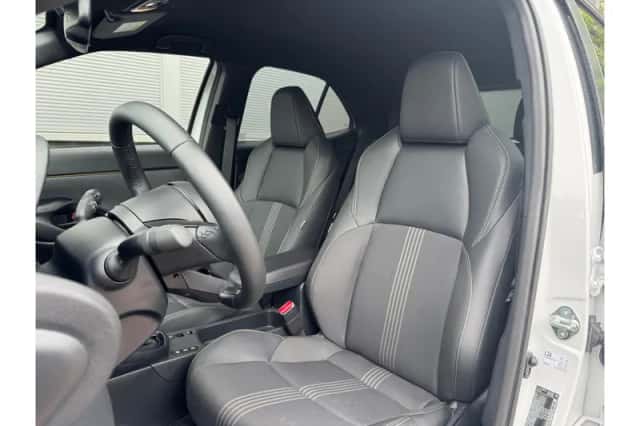 Toyota Yaris Cross (2022) thumbnail 4