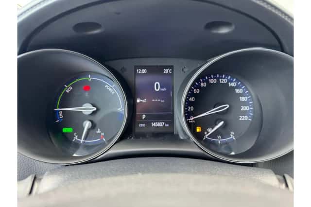 Toyota C-HR (2020) thumbnail 3