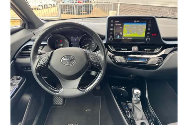Toyota C-HR (2020) thumbnail 5