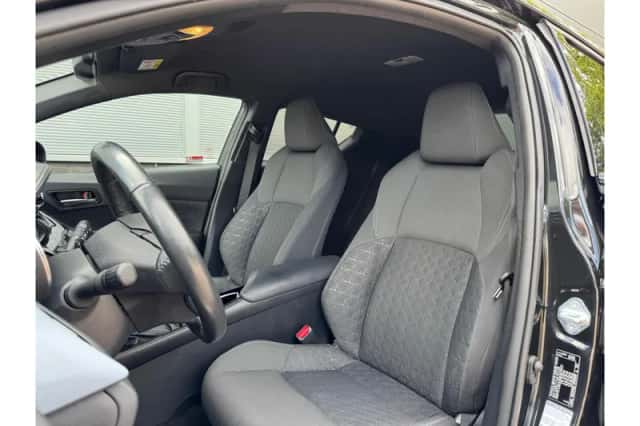 Toyota C-HR (2020) thumbnail 6