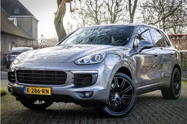 Porsche Cayenne (2016) thumbnail 1