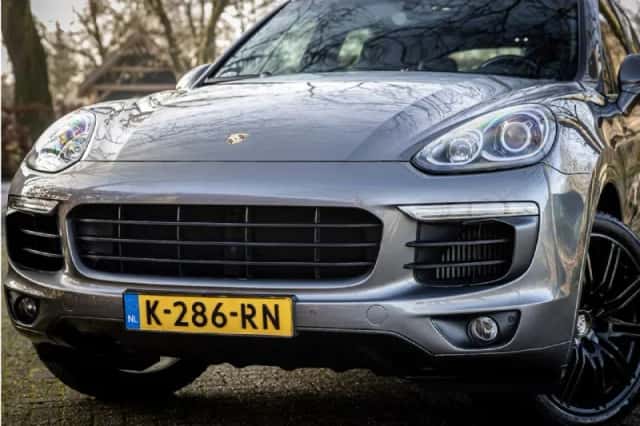 Porsche Cayenne (2016) thumbnail 2