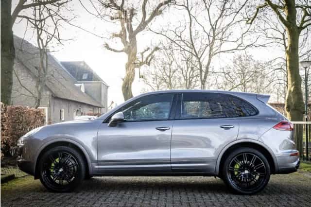 Porsche Cayenne (2016) thumbnail 3