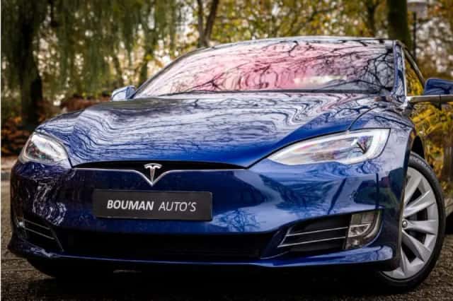 Tesla Model S (2017) thumbnail 2
