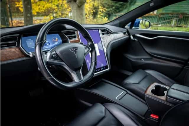 Tesla Model S (2017) thumbnail 5