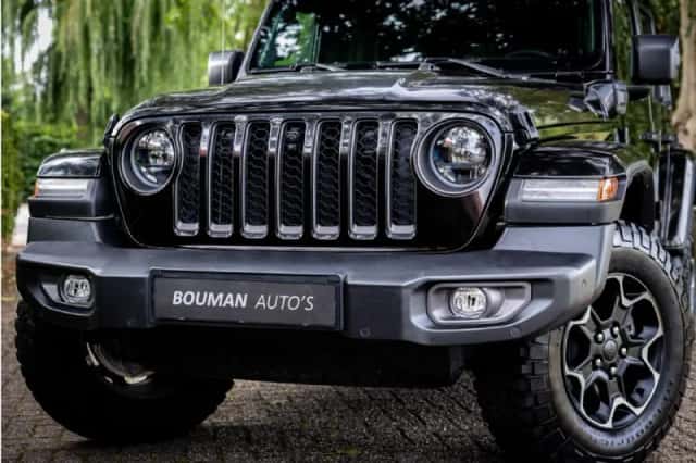 Jeep Wrangler (2023) thumbnail 2