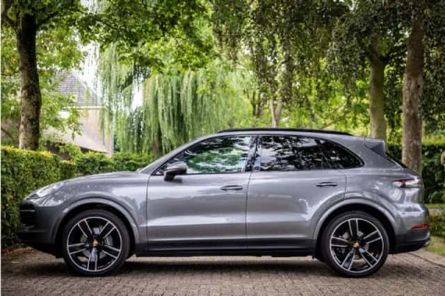 Porsche Cayenne (2019) thumbnail 3