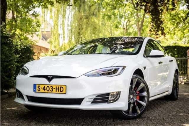 Tesla Model S (2018) thumbnail 1