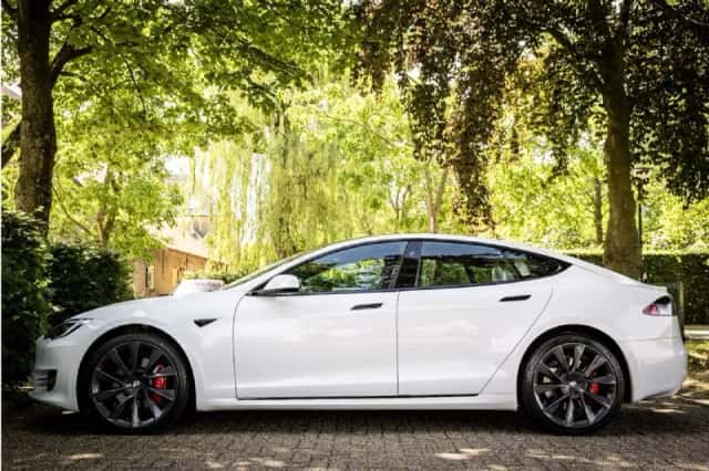 Tesla Model S (2018) thumbnail 3