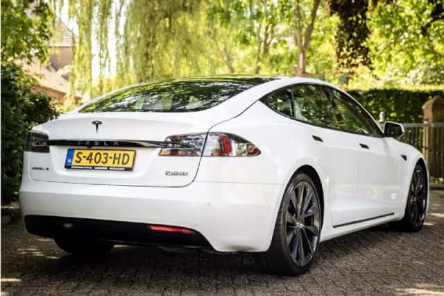 Tesla Model S (2018) thumbnail 4