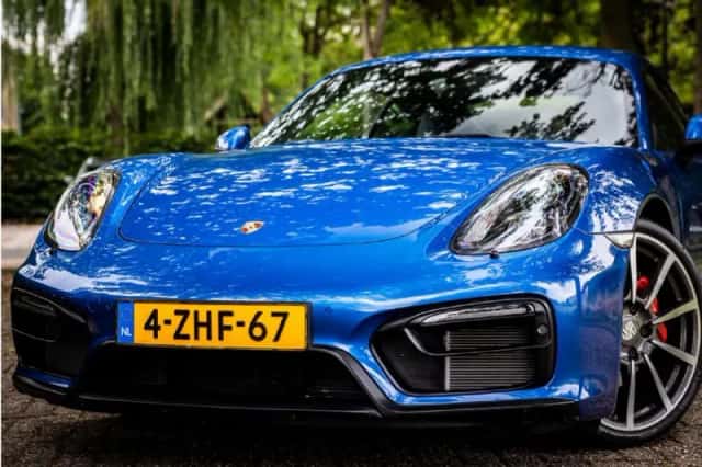 Porsche Cayman (2015) thumbnail 2